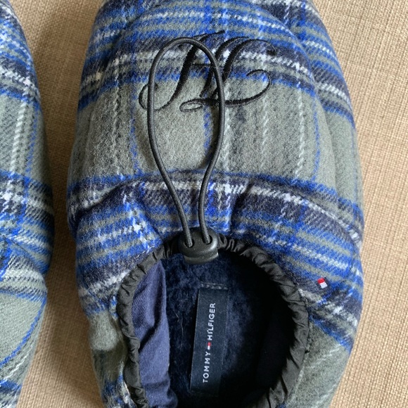 Tommy Hilfiger Slippers Women Size 6.5-8.5 - Picture 2 of 4